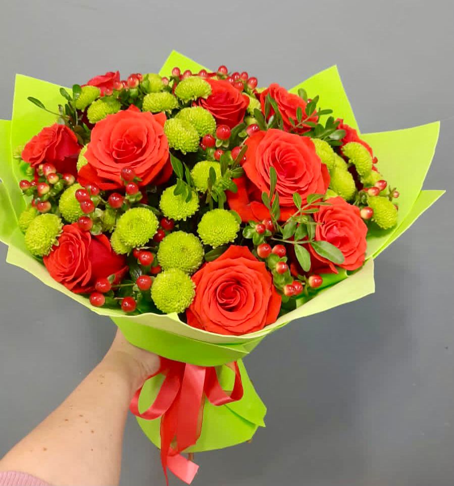 Букет цветов из: Хризантемы и Розы в Бесленеевской