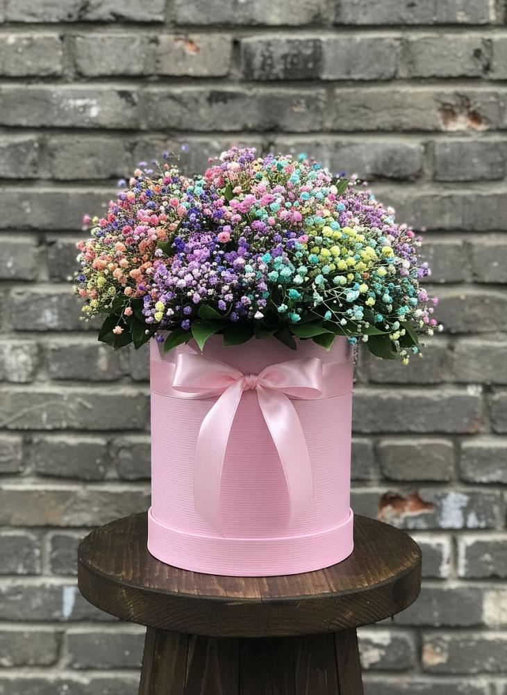 Цветочная композиция из Гипсофила и Розы в шляпной коробке в Бесленеевской