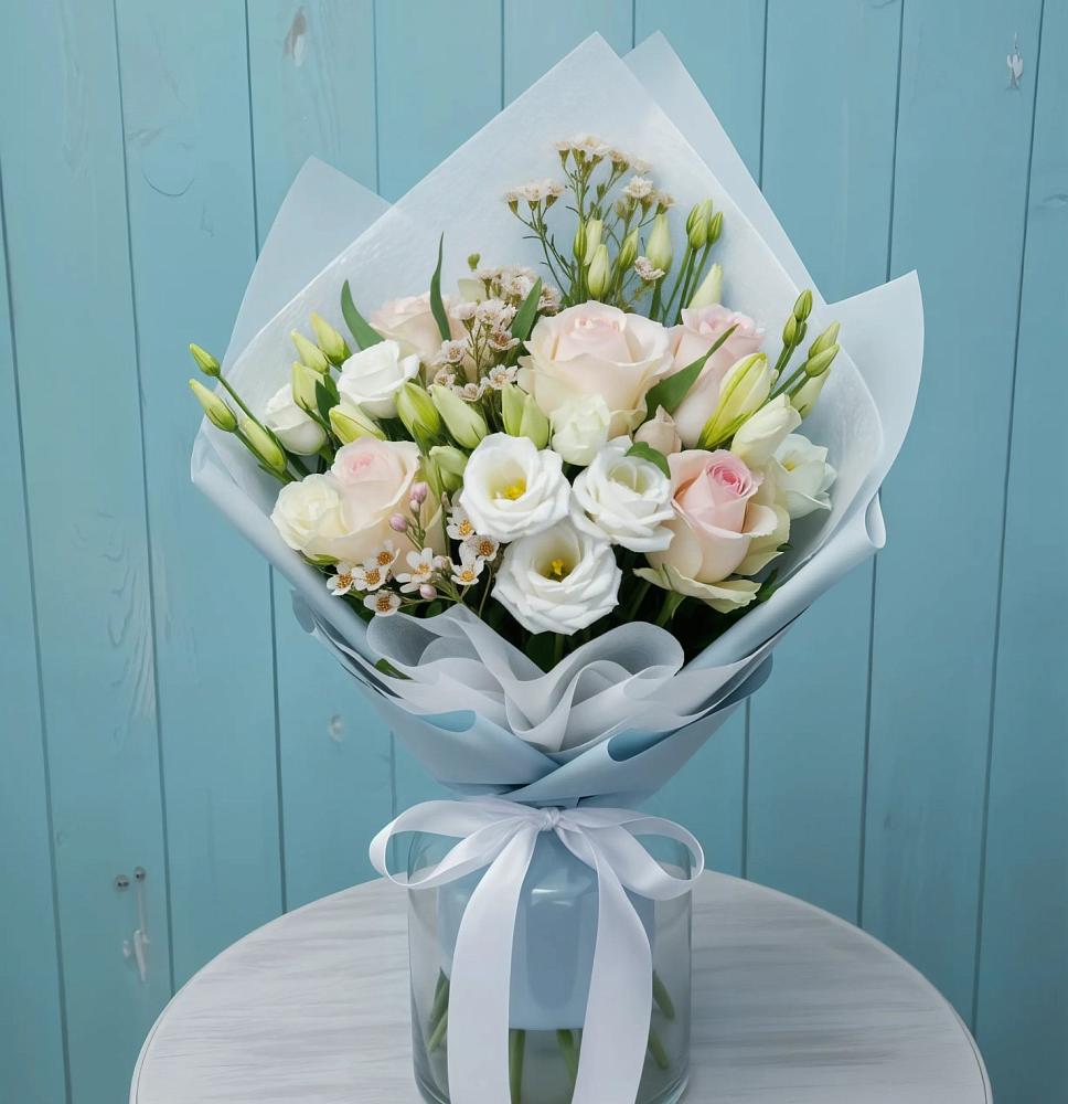 Букет цветов из: Розы и Лизиантусы в Бесленеевской