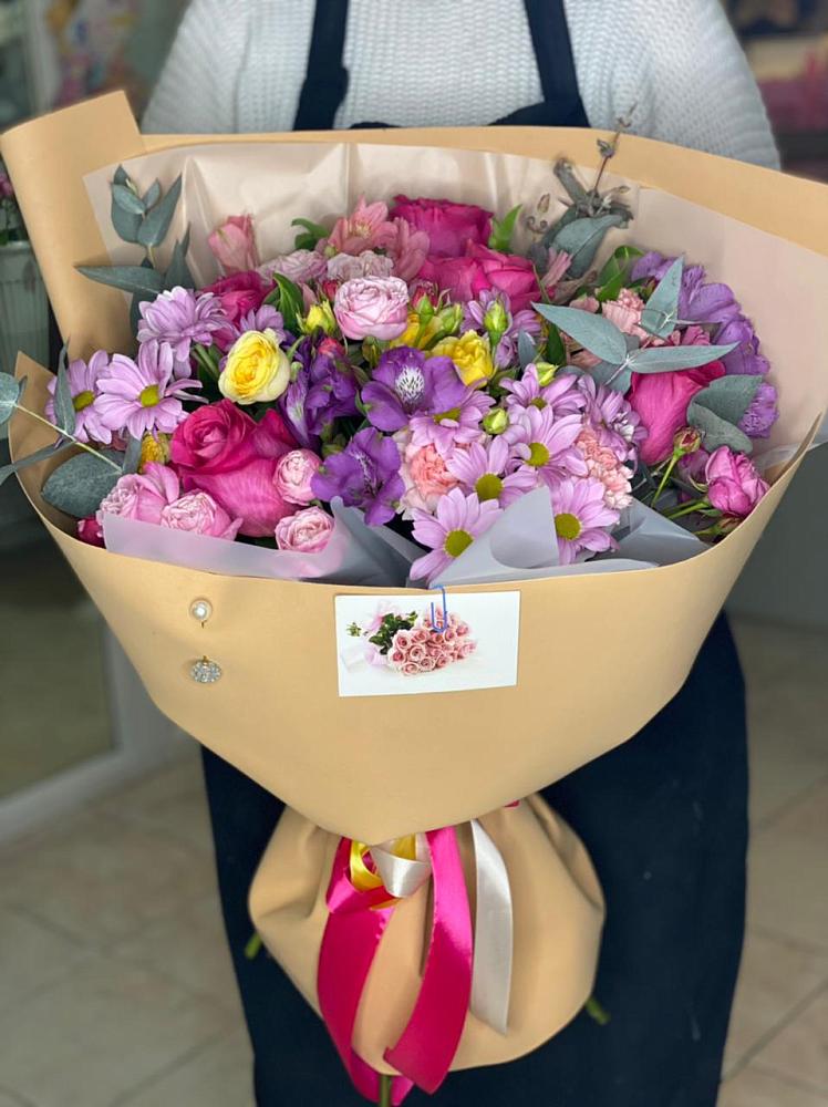 Букет цветов из: Хризантемы, Гвоздики и Альстромерии в Бесленеевской