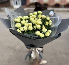Букет Белые кустовые розы Солинеро в Бесленеевской