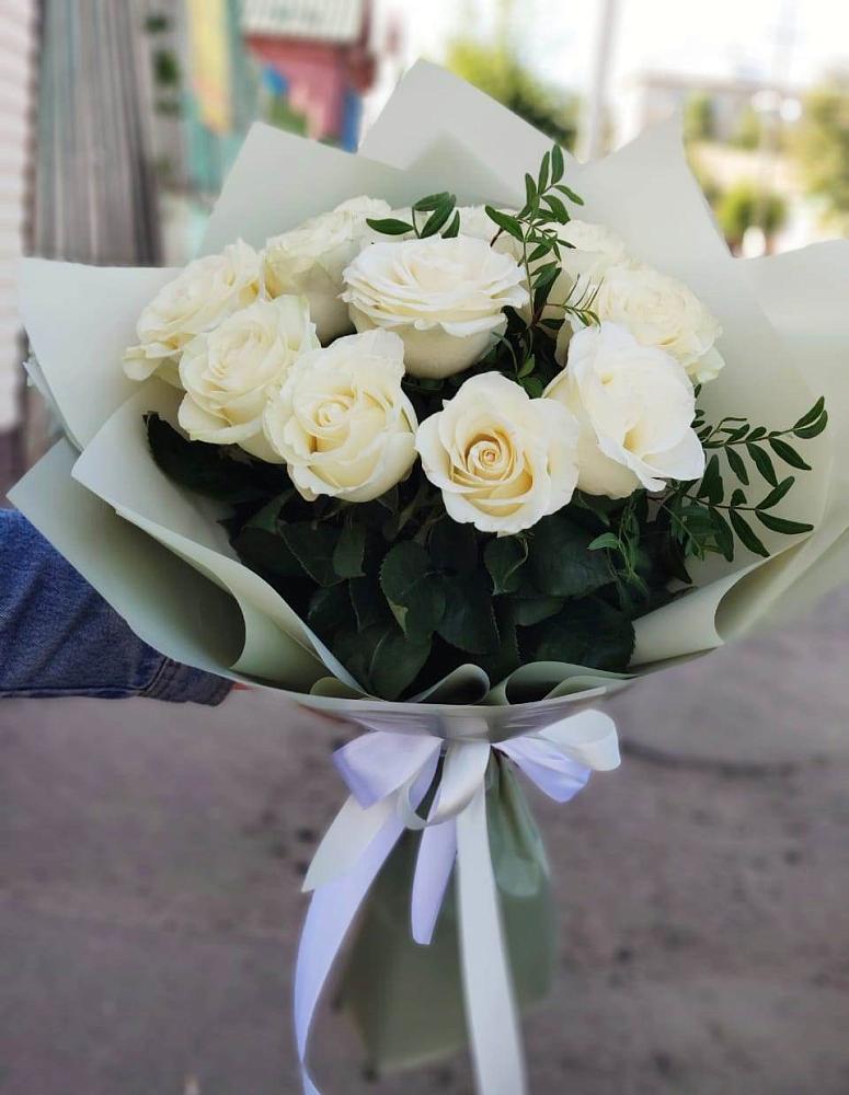 Букет Белые розы Проуд в Бесленеевской