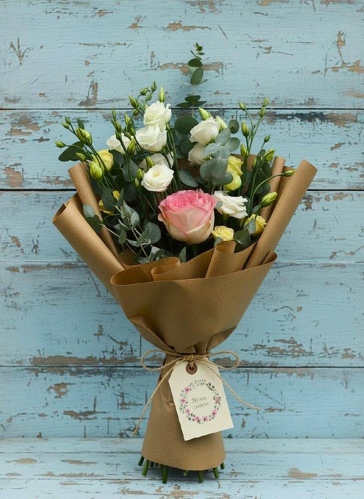 Букет цветов из: Розы и Лизиантусы в Бесленеевской