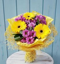 Букет цветов из:  Хризантемы и Герберы в Бесленеевской