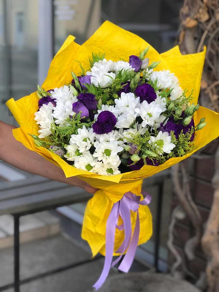 Букет цветов из: Ирисы, Хризантемы и Ромашки в Бесленеевской
