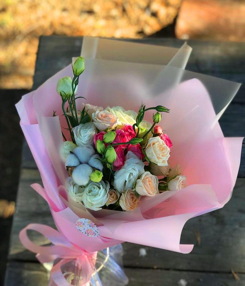 Букет цветов из: Розы и Лизиантусы в Бесленеевской