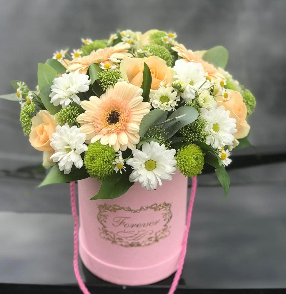 Цветочная композиция из Розы, Герберы и Хризантемы в шляпной коробке в Бесленеевской