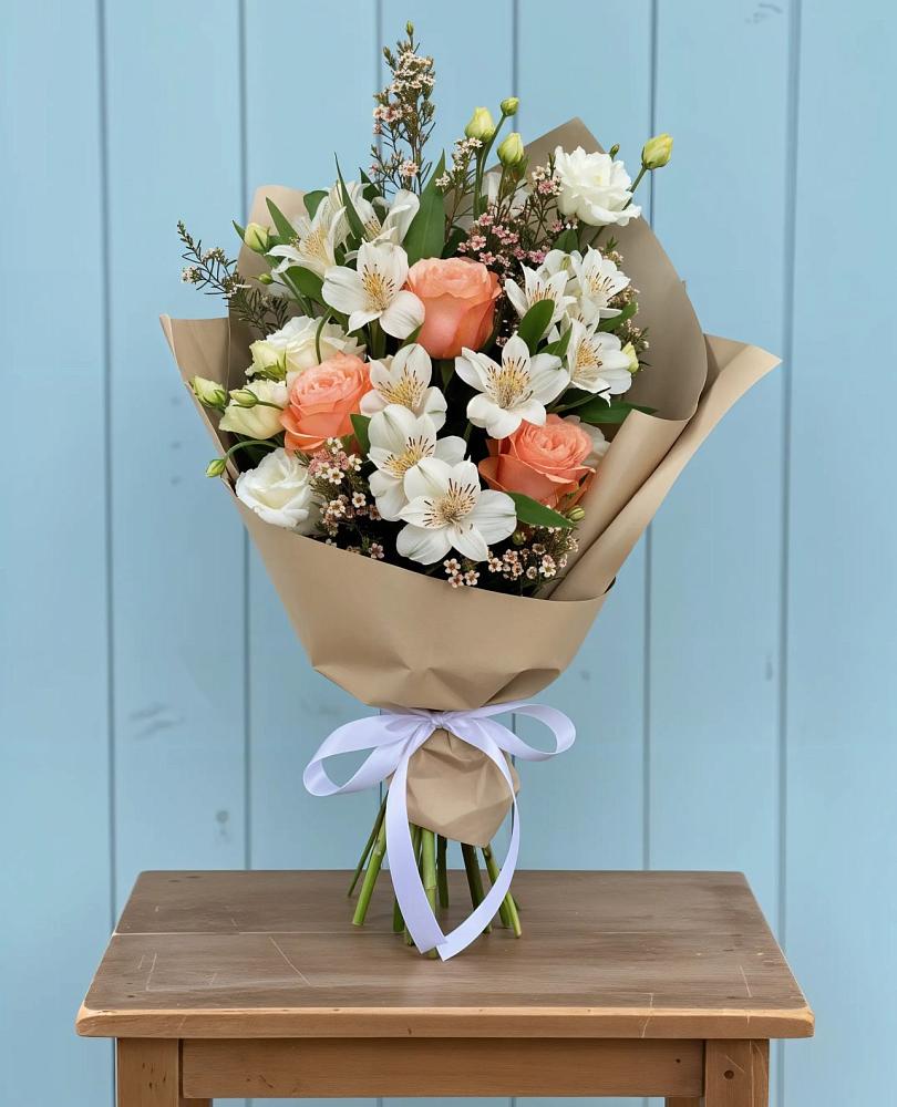 Букет цветов из: Альстромерии, Лизиантусы, Розы и Хризантемы в Бесленеевской